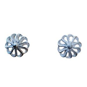 Vintage Sarah Coventry Silver Tone Floral / Pinwheel Shaped Clip-on Earrings